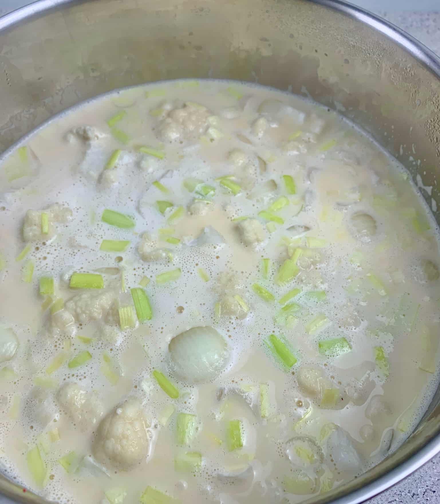 Cauliflower soup with cream cooking