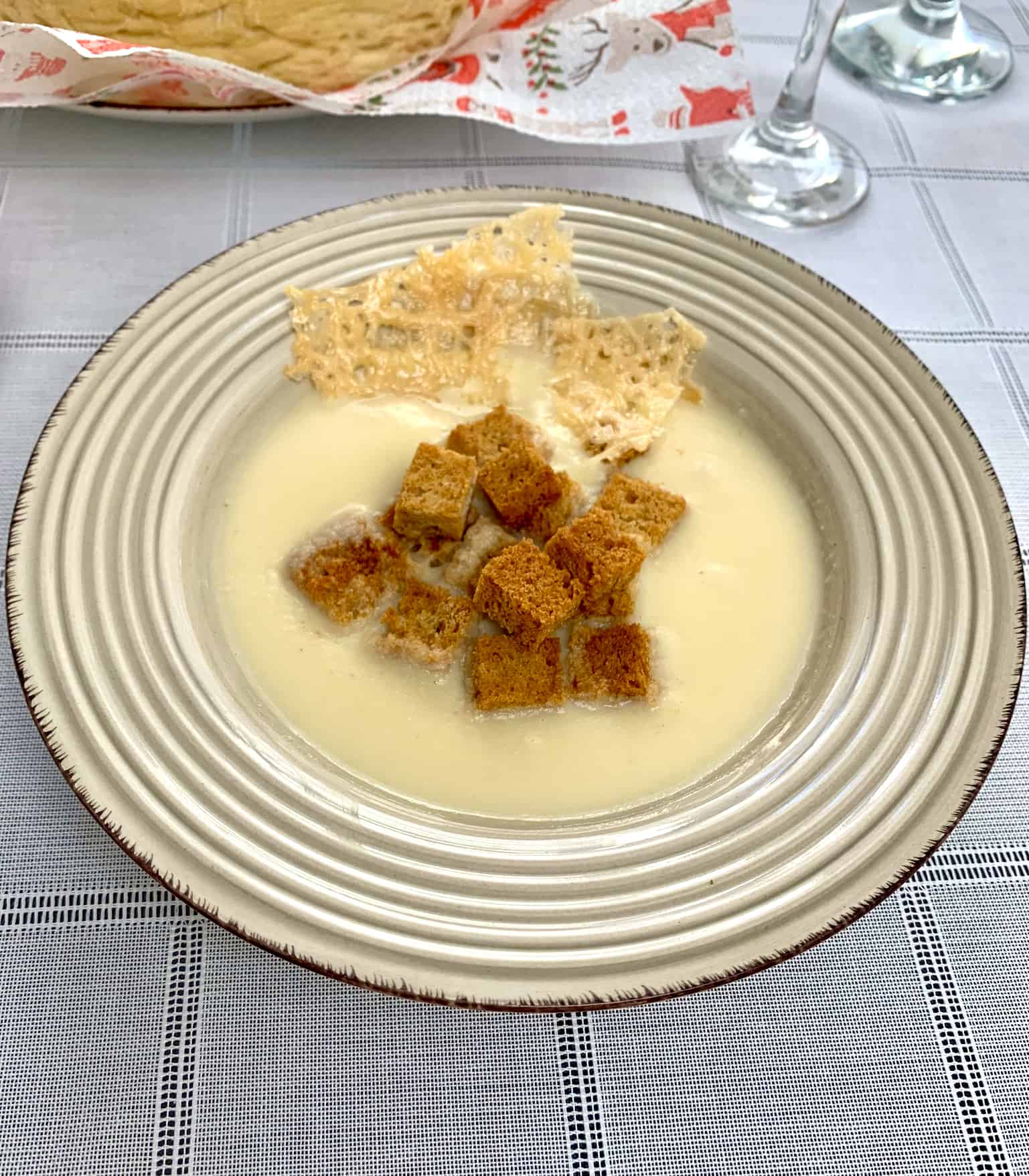 Cauliflower soup with cream