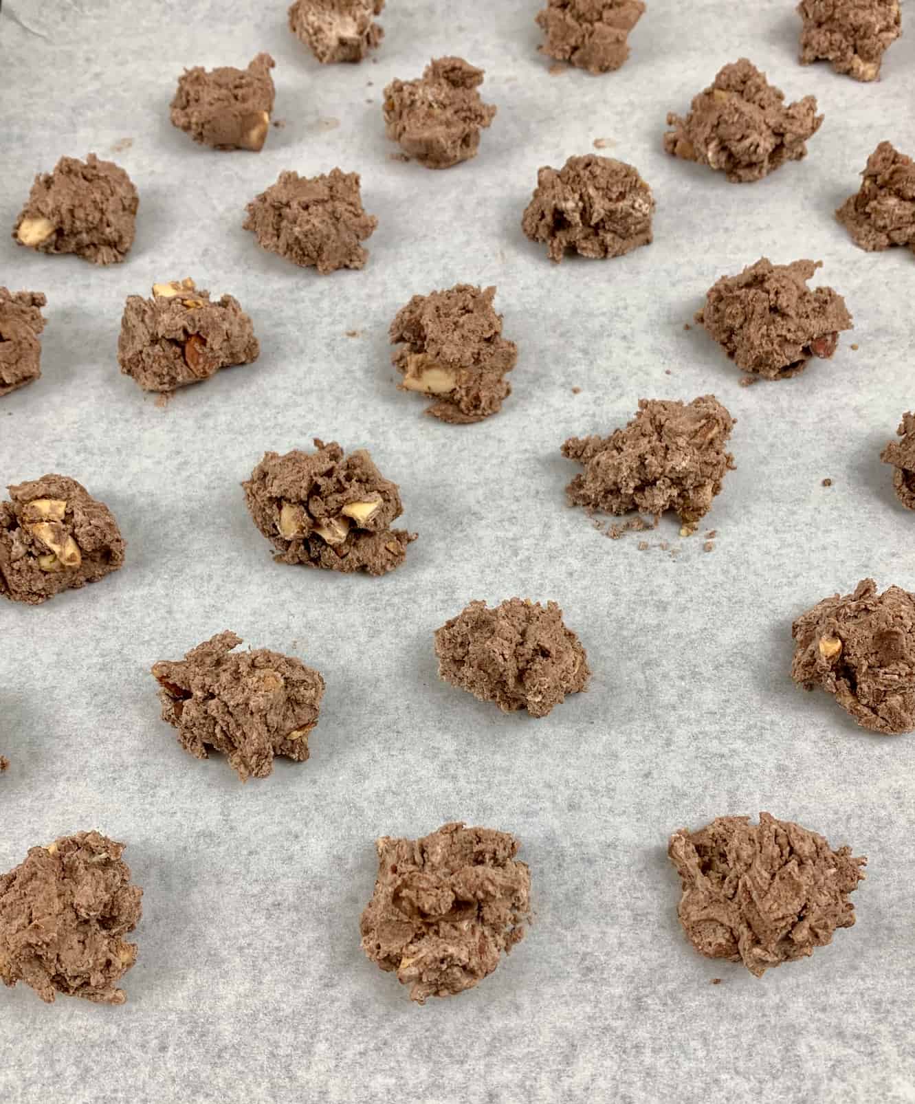 Kourabiedes with cocoa shaped