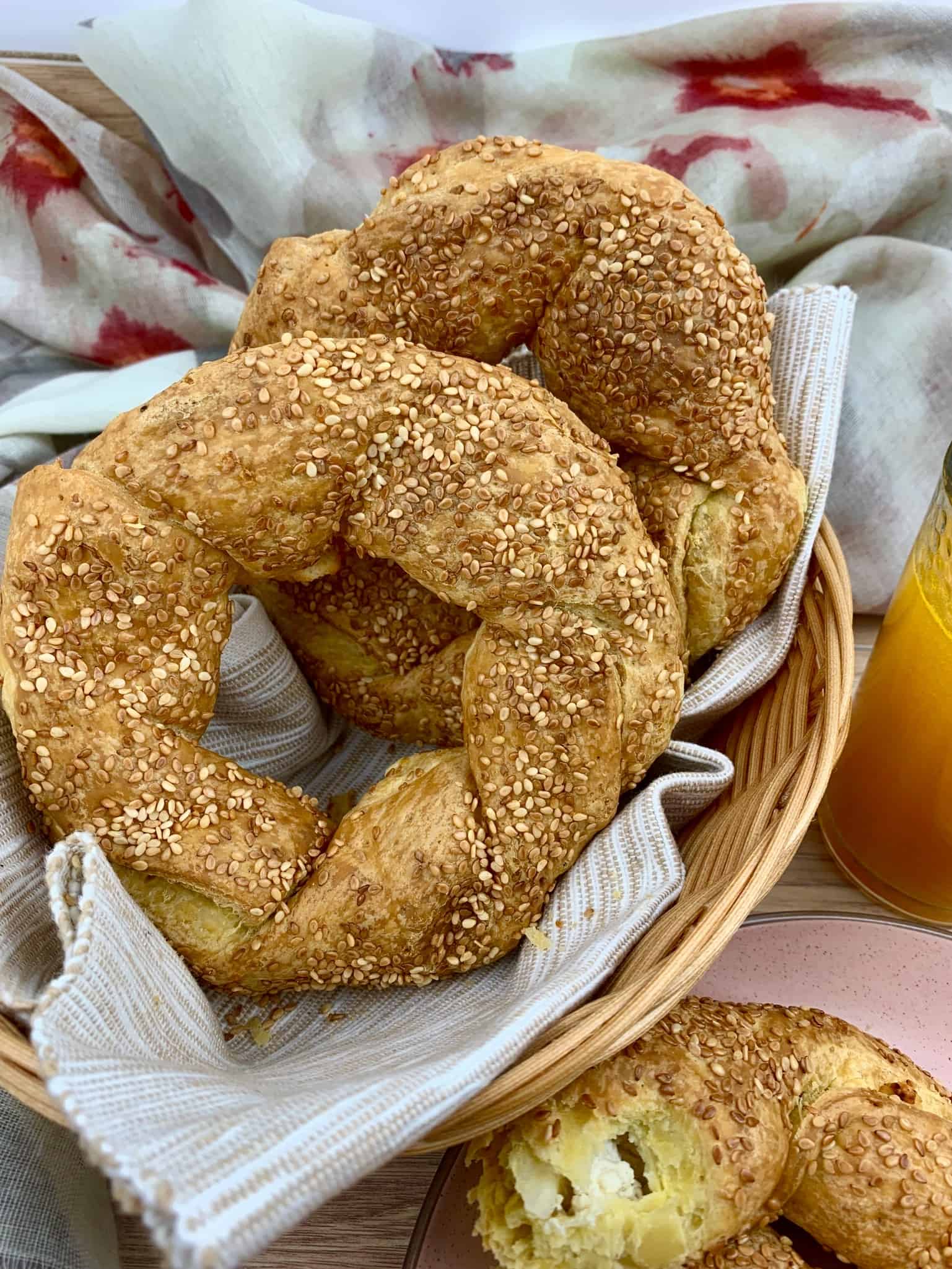 Puff pastry cheese ring (Tirokoulouro:Tyrokoulouro)