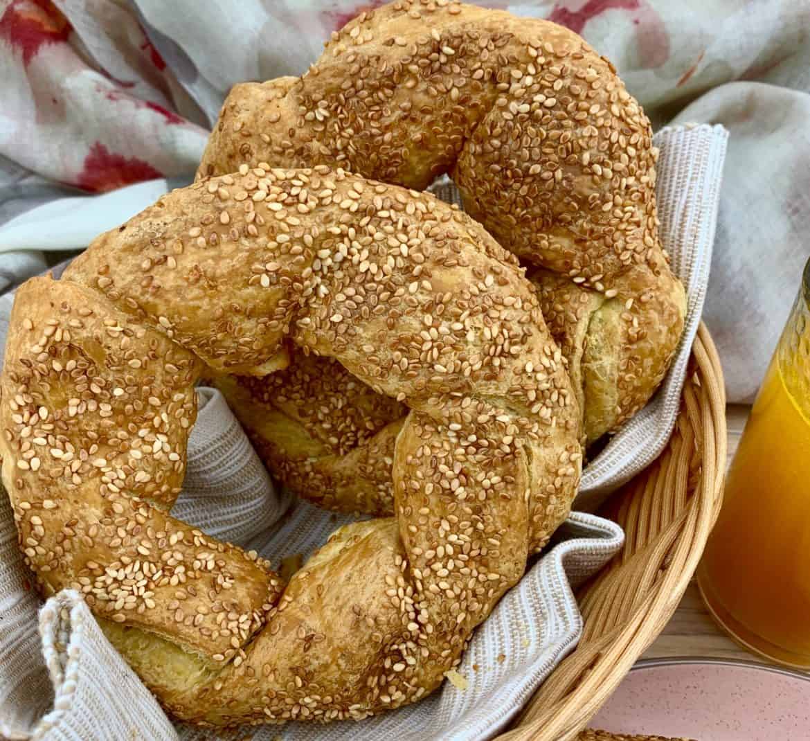 Puff pastry cheese ring (Tirokoulouro:Tyrokoulouro)